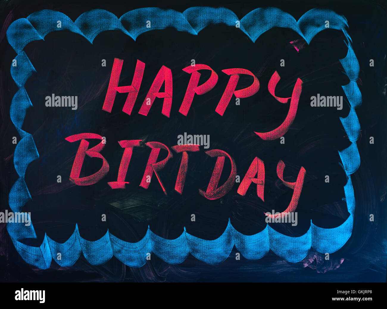 Joyeux Anniversaire Noir Tableau Sur Chassis Bleu Dessine A La Main Pour Attraper L Attraction Photo Stock Alamy Joyeux Anniversaire Noir Tableau Sur Chassis Bleu Dessine A La Main Pour Attraper L Attraction Photo Stock Alamy