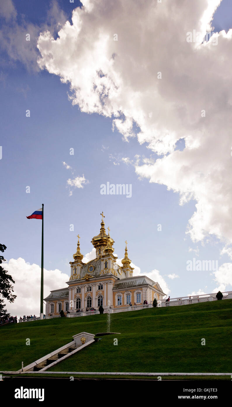 Palace Eglise de Saint Pierre et Paul à Peterhof Banque D'Images