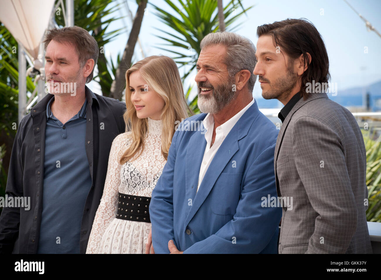 Jean-Francois Richet, directeur Erin Moriarty, Mel Gibson et Diego Luna au  père de sang appel photo film à la 69ème Cannes Photo Stock - Alamy