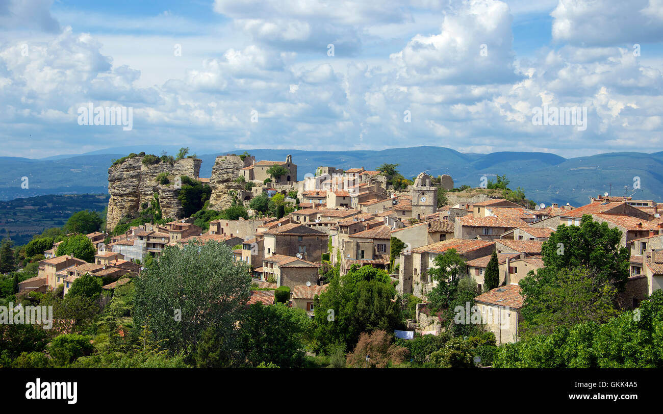 Vue panoramique village historique Saignon Luberon Provence France Banque D'Images