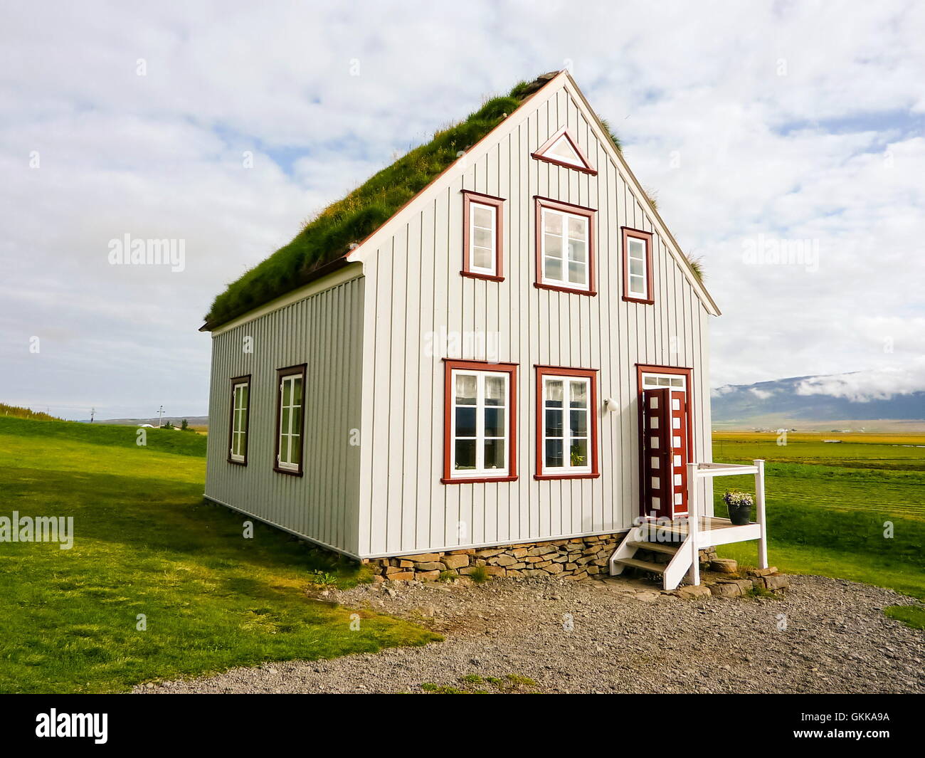 Maison traditionnelle en pleine campagne islandaise Banque D'Images