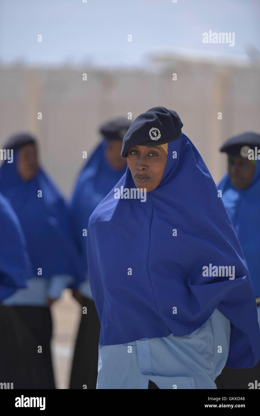 Le 1er mars 2014, dix véhicules ont été remis à la police nationale somalienne lors d’une cérémonie à Mogadiscio, en Somalie. Les véhicules, fournis par l'AMISOM, sont destinés à renforcer la mobilité de la police somalienne et ses capacités opérationnelles en matière de maintien de l'ordre public. Banque D'Images