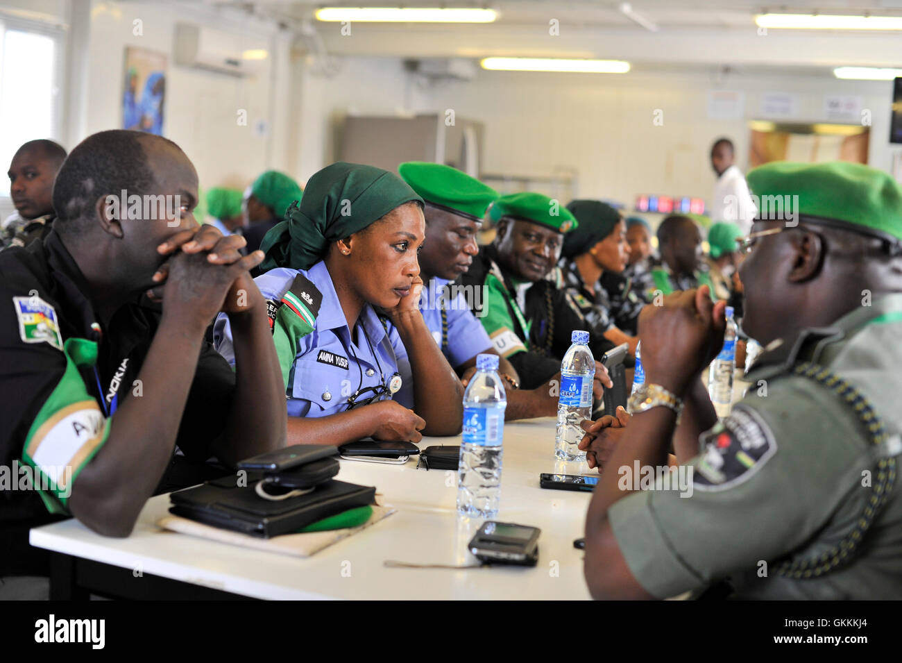Le 12 juillet 2015, des policiers nigérians en service dans l’AMISOM ont terminé leur tour de service d’un an en Somalie. Une cérémonie d'adieu a eu lieu à Mogadiscio pour marquer la fin de leur mission. AMISOM photo par Ilyas Ahmed. Banque D'Images