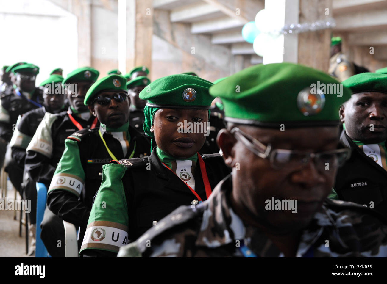 Le 26 décembre 2015, une cérémonie de remise des certificats a été organisée pour 140 policiers nigérians qui ont terminé leur tour de service d’un an avec l’AMISOM en Somalie, marquant leur contribution au succès de la mission. Banque D'Images