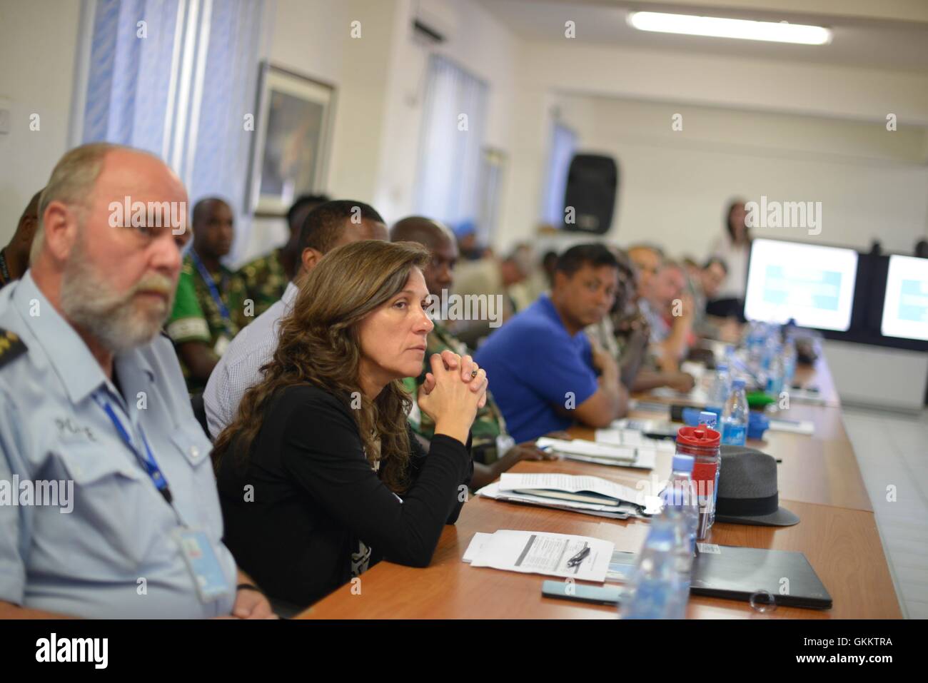 Les participants de l'Organisation des Nations Unies et l'Union africaine en Somalie (AMISOM) de participer à un atelier sur les droits de l'homme politique de diligence raisonnable (HRDDP) tenue à Mogadiscio le 26 avril 2016. L'AMISOM Photo / Ilyas Ahmed Banque D'Images