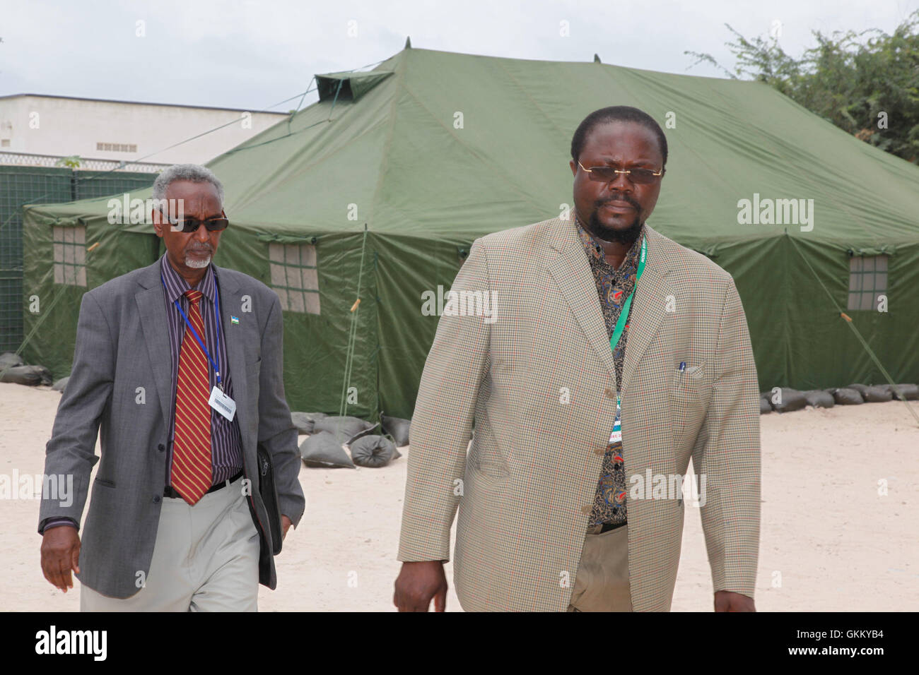 Les délégués arrivent à la Conférence du Bureau politique des Nations Unies pour la Somalie (UNPOS), un événement important visant à discuter des progrès et du développement politiques en Somalie. Banque D'Images