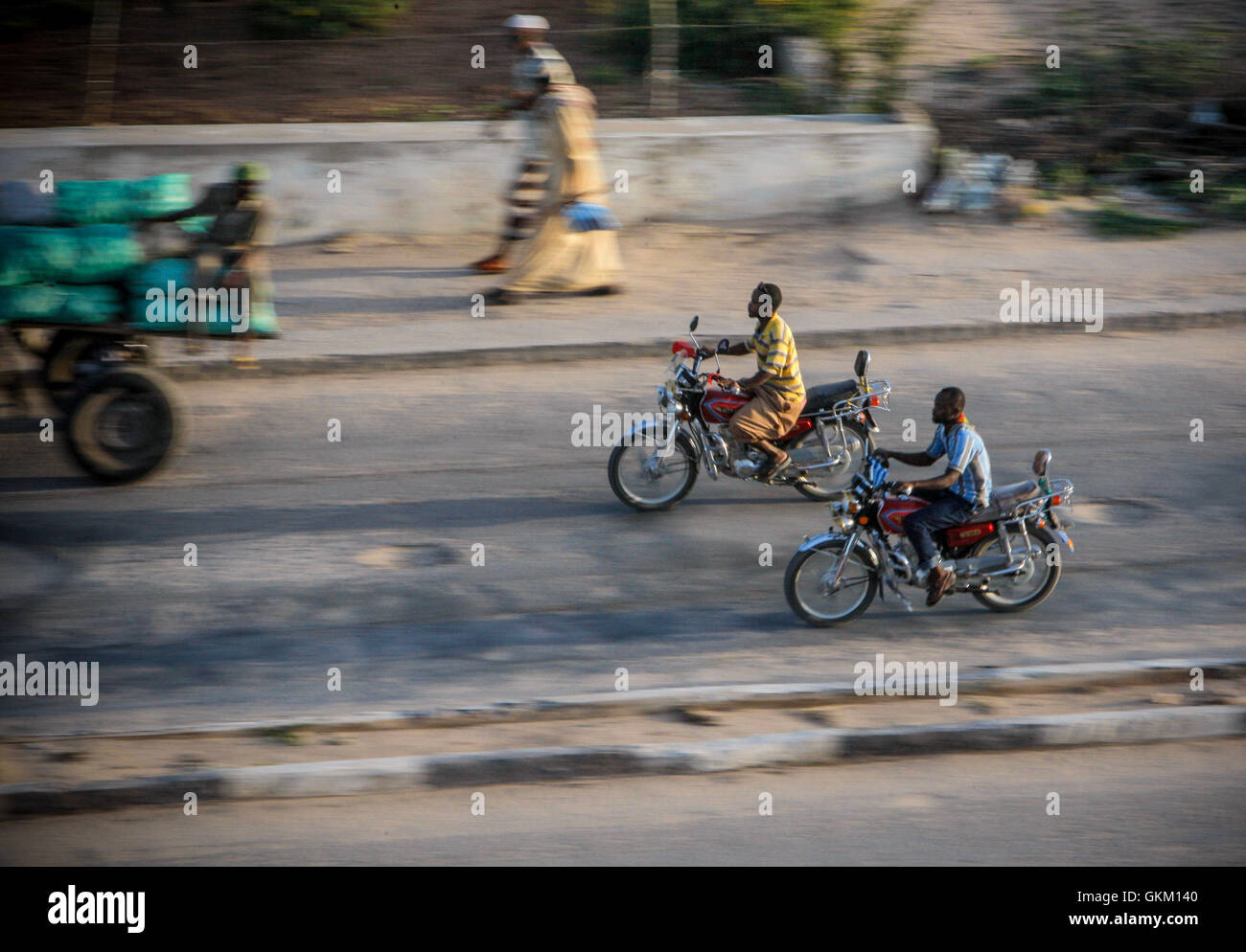 Le 6 août 2012, le premier anniversaire du retrait d’Al-Shabaab des positions fixes à Mogadiscio a été marqué. Le groupe extrémiste a perdu le contrôle de la capitale au profit des forces du Gouvernement fédéral de transition (TFG) et de l'AMISOM, mettant fin à leur domination brutale sur la ville. Banque D'Images