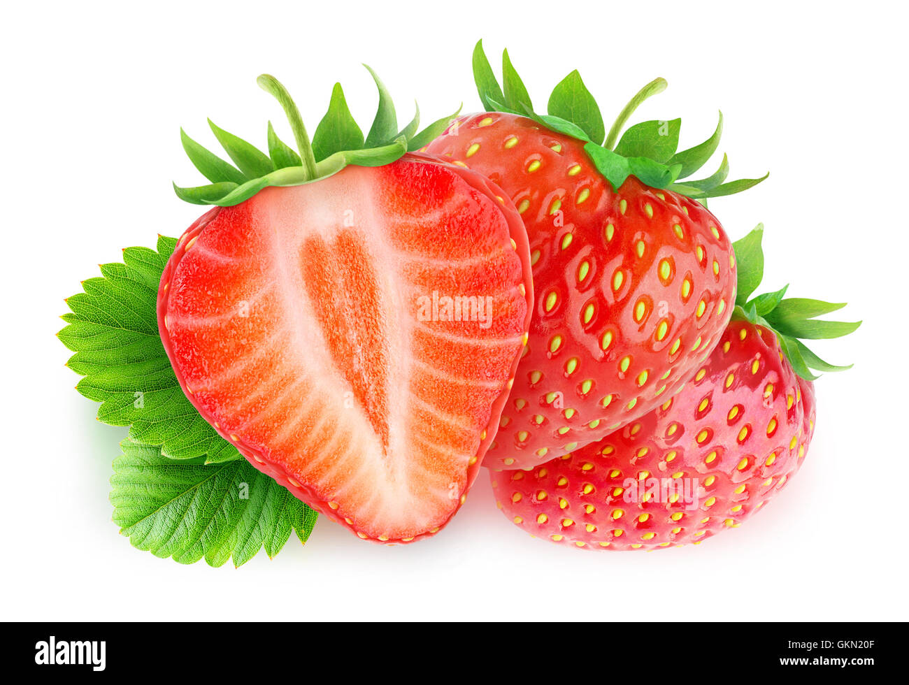Fraises isolé. Couper trois fraises isolé sur fond blanc avec clipping path Banque D'Images