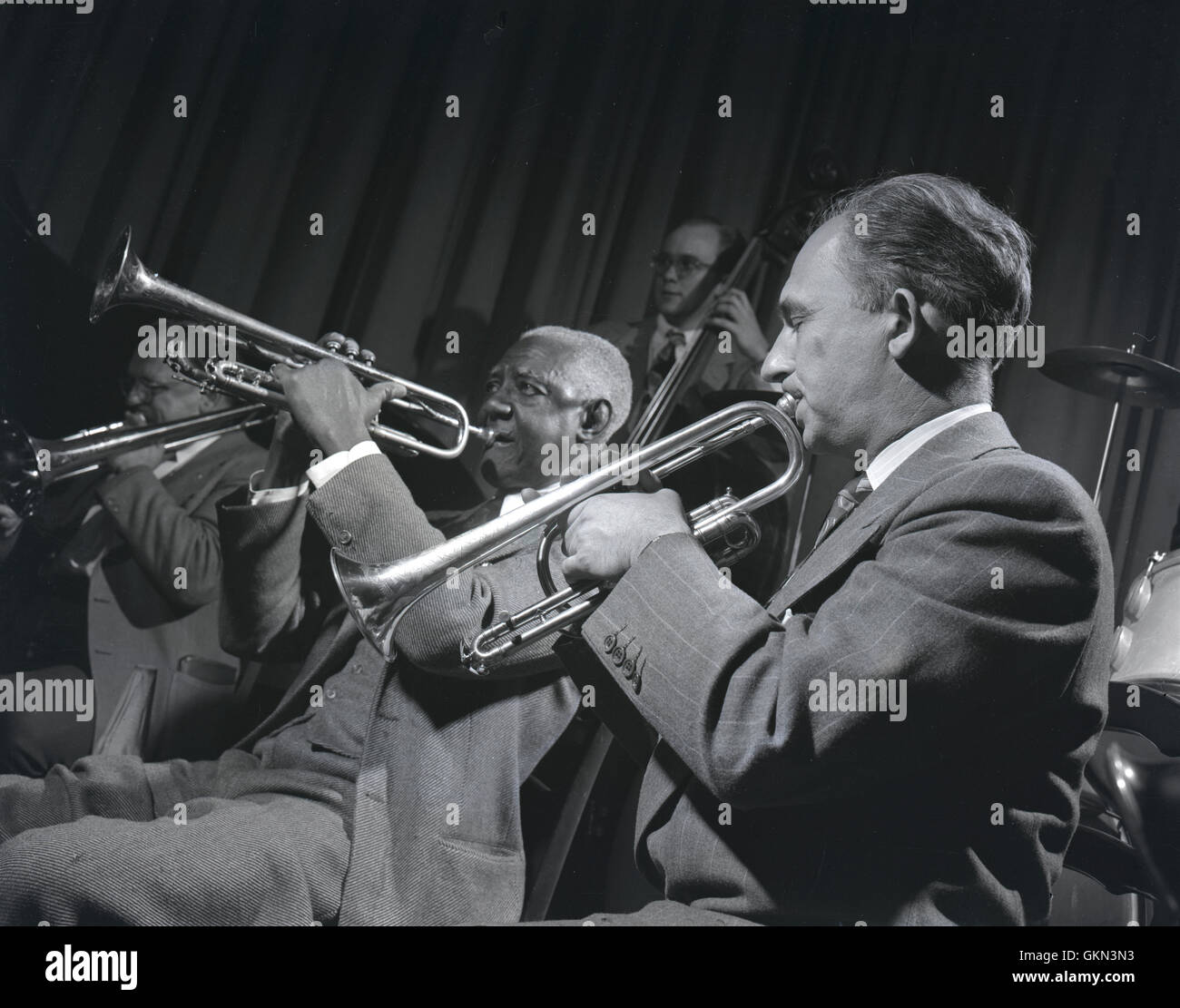 Lits superposés avec la Doc Johnson Evans' band. Doc Evans est à la trompette, Don Thompson au trombone, et Cliff Johnson à la basse. Banque D'Images