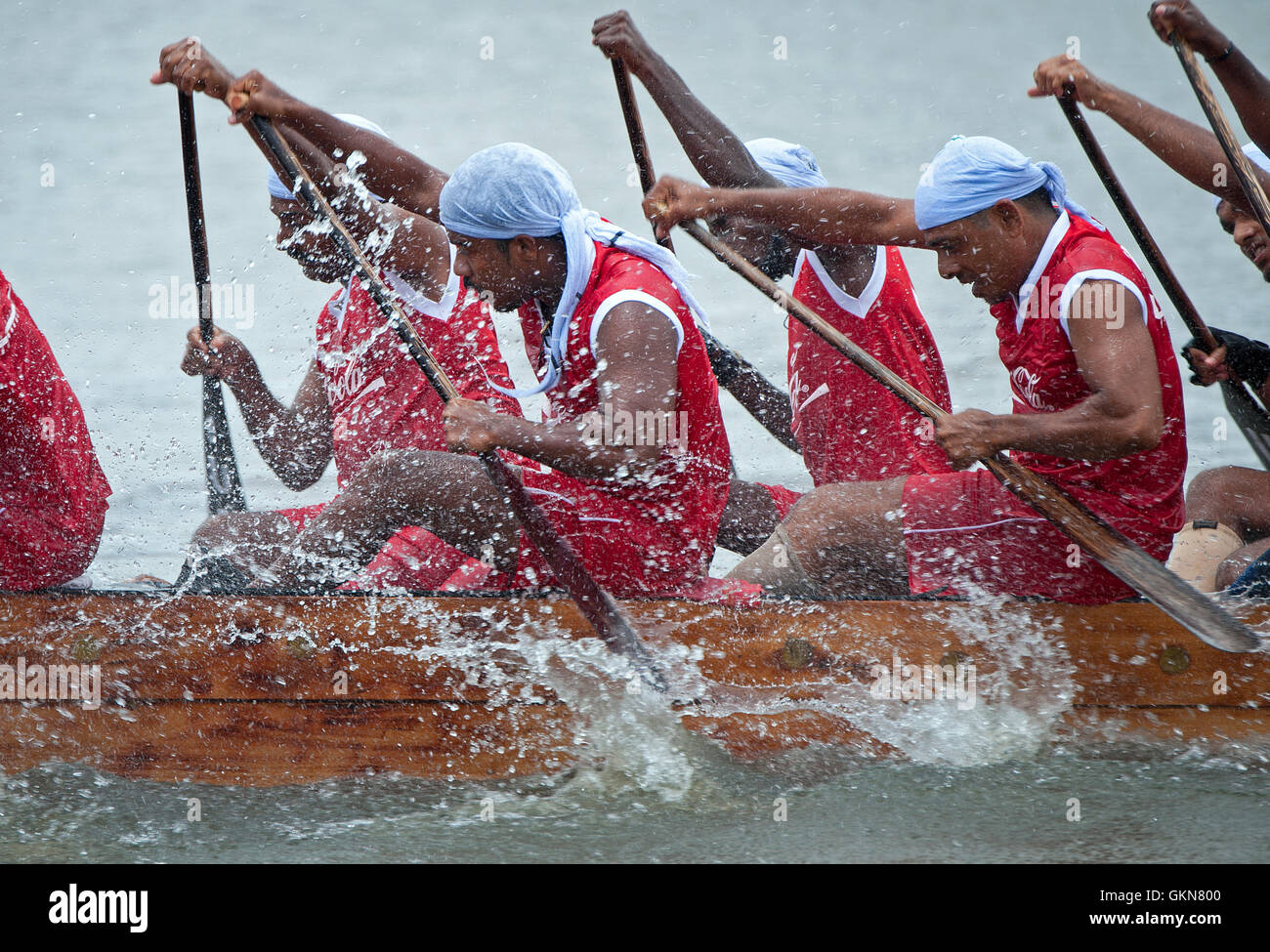 L'image du participant, l'aviron, Snake bateau en mouvement, Nehru boat race day, Allaepy Punnamda, Lac, Kerala Inde Banque D'Images