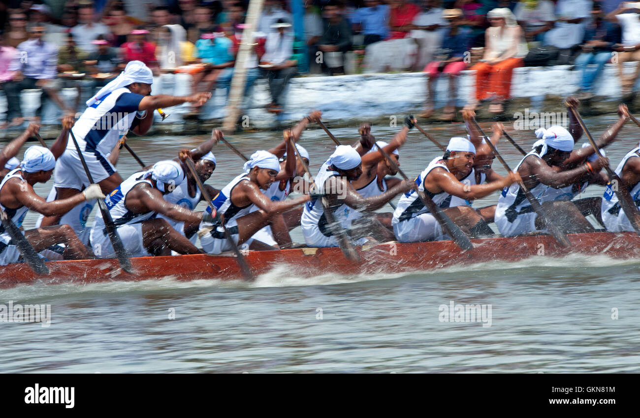 L'image de Snake bateaux dans Nehru boat race day, Allaepy Punnamda, Lac, Kerala Inde Banque D'Images