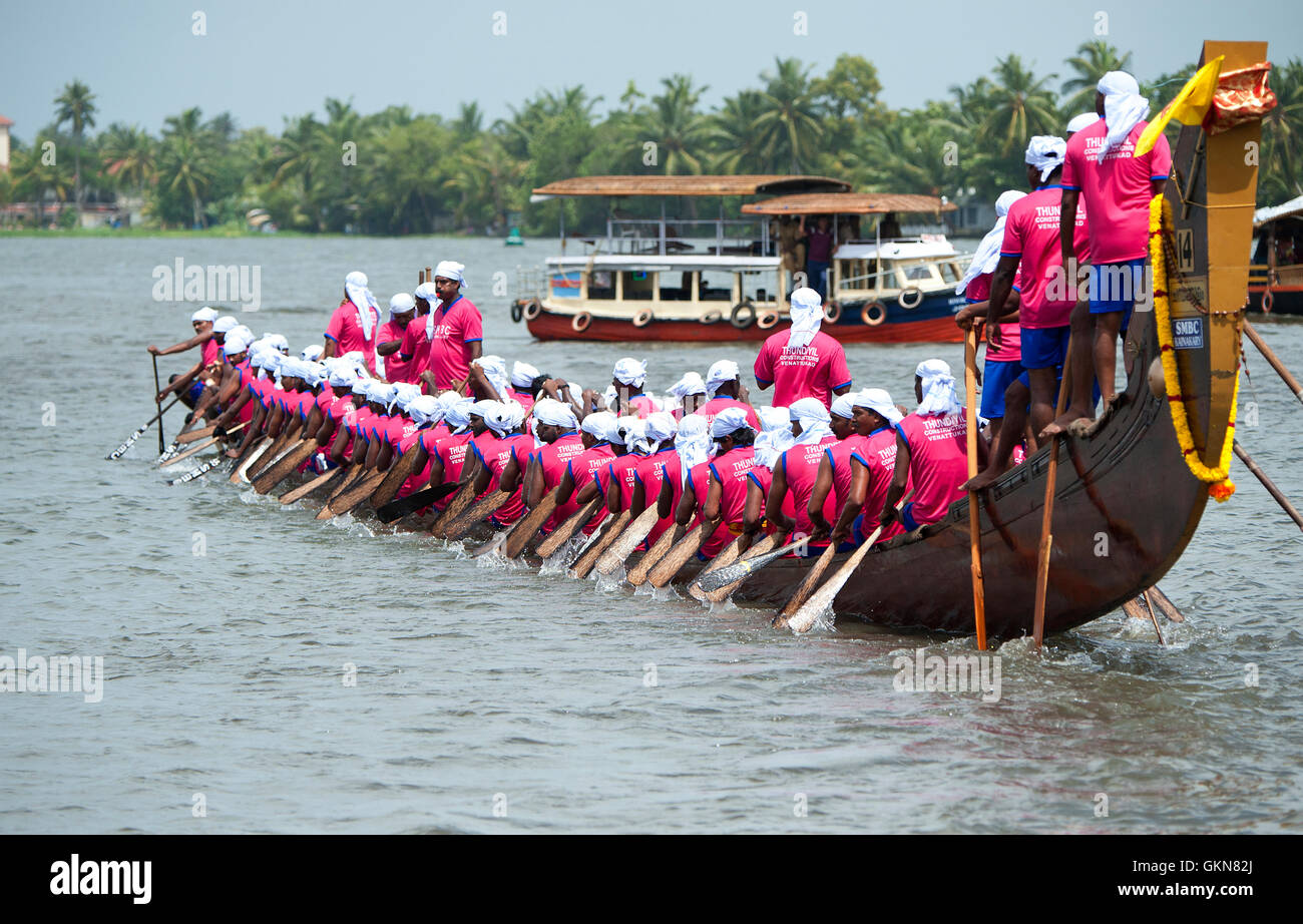 L'image de Snake bateaux dans Nehru boat race day, Allaepy Punnamda, Lac, Kerala Inde Banque D'Images