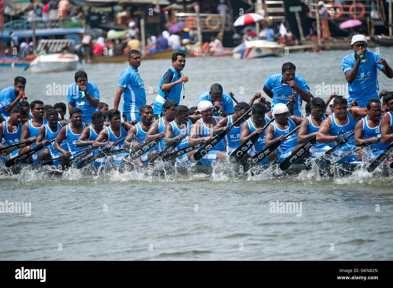 L'image de Snake bateaux dans Nehru boat race day, Allaepy Punnamda, Lac, Kerala Inde Banque D'Images