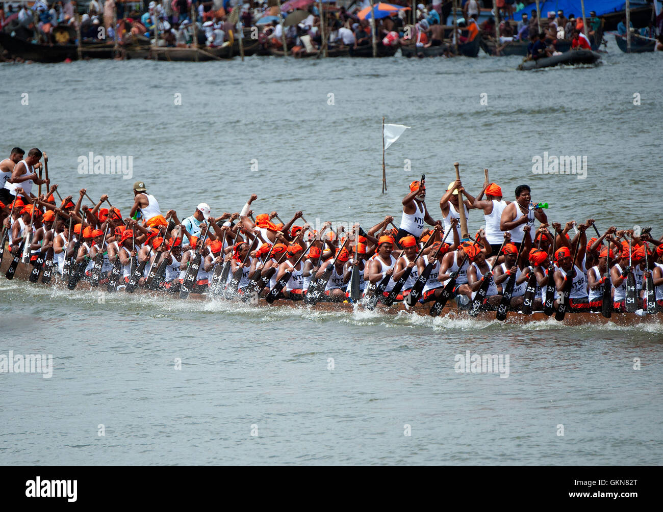 L'image de Snake bateaux dans Nehru boat race day, Allaepy Punnamda, Lac, Kerala Inde Banque D'Images
