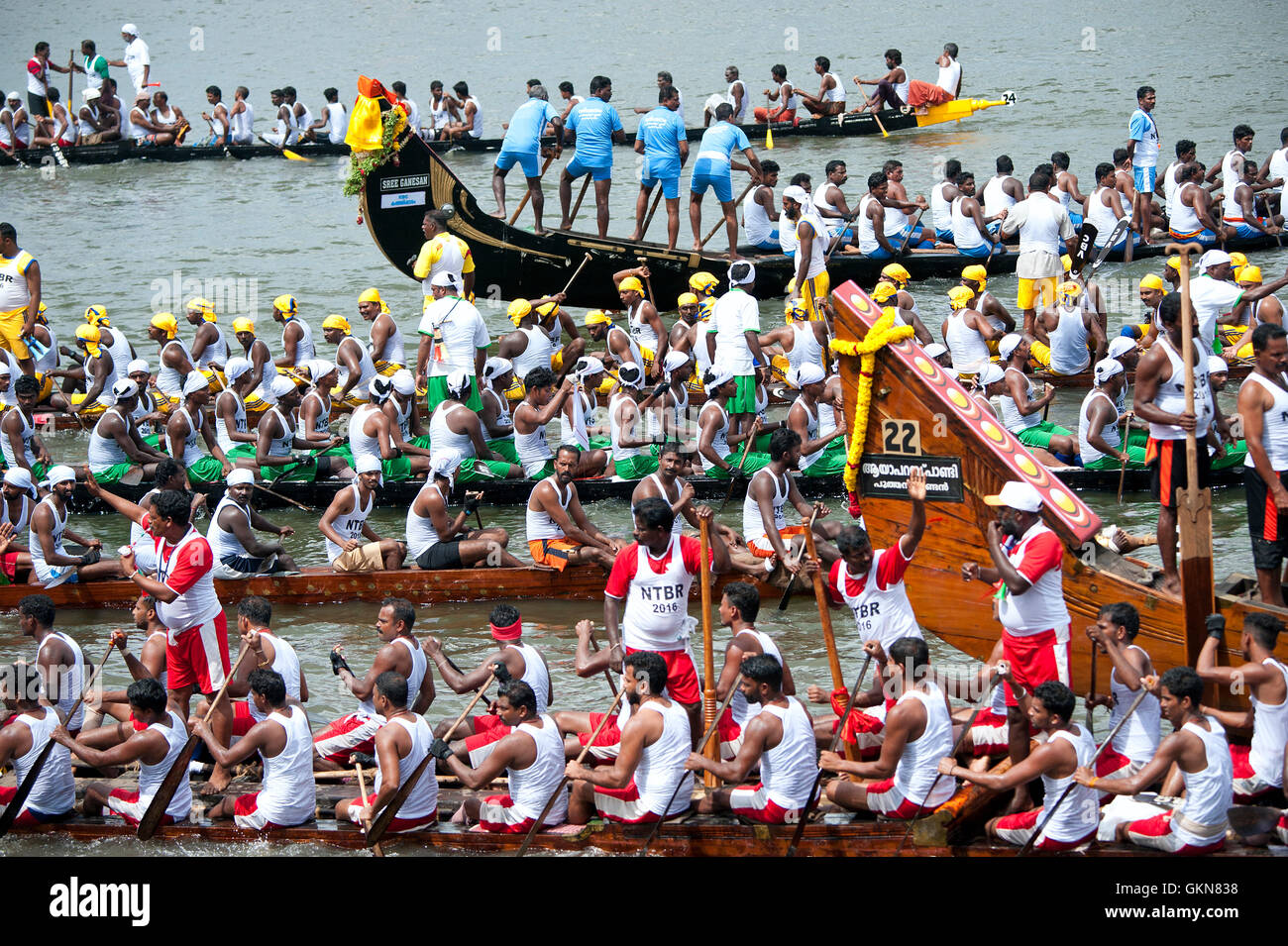 L'image de Snake bateaux dans Nehru boat race day, Allaepy Punnamda, Lac, Kerala Inde Banque D'Images