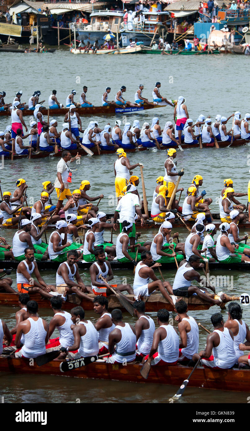 L'image de Snake bateaux dans Nehru boat race day, Allaepy Punnamda, Lac, Kerala Inde Banque D'Images