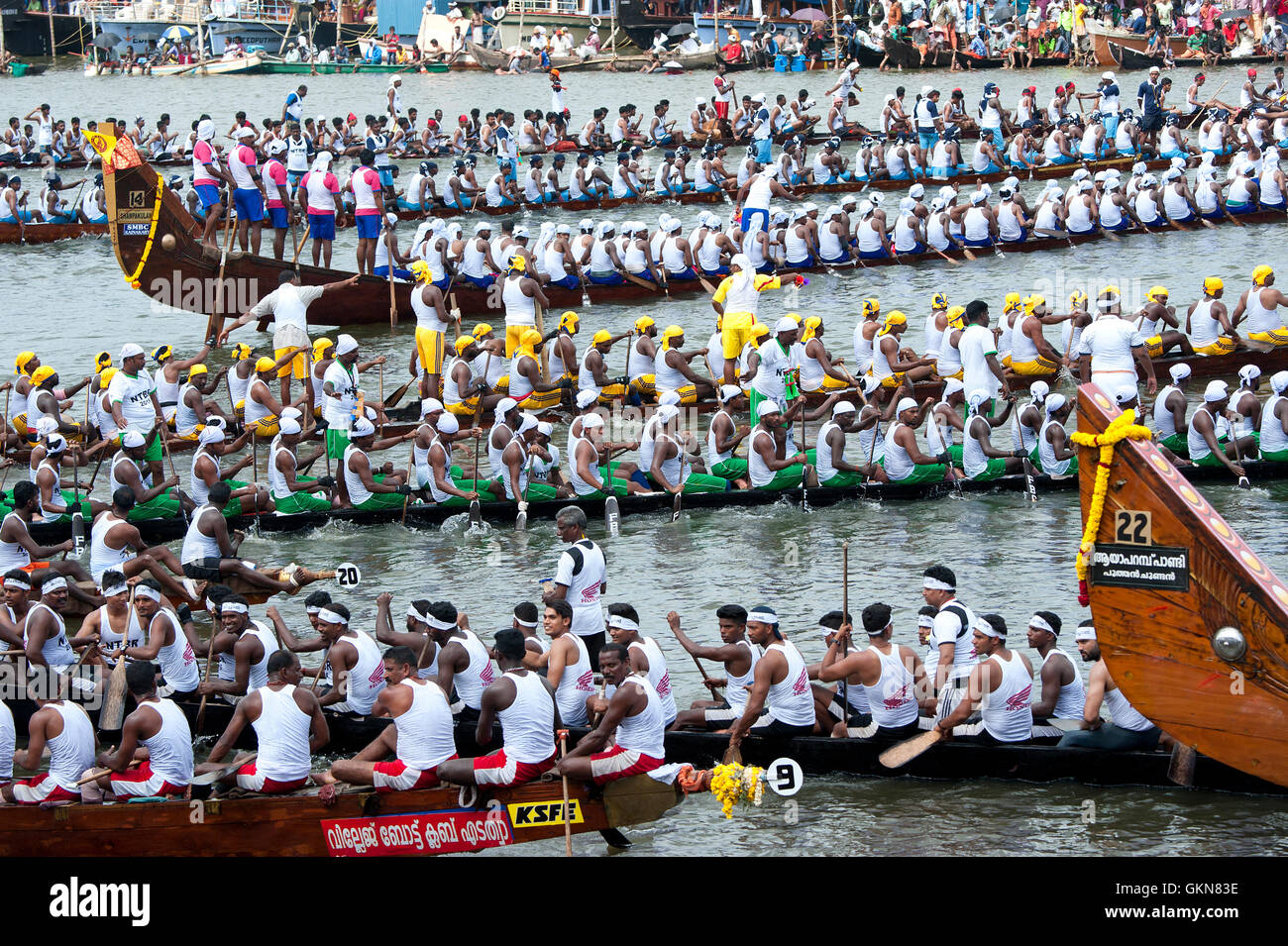 L'image de Snake bateaux dans Nehru boat race day, Allaepy Punnamda, Lac, Kerala Inde Banque D'Images