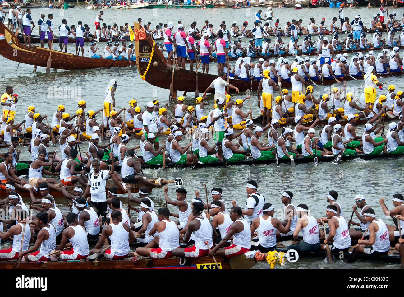 L'image de Snake bateaux dans Nehru boat race day, Allaepy Punnamda, Lac, Kerala Inde Banque D'Images