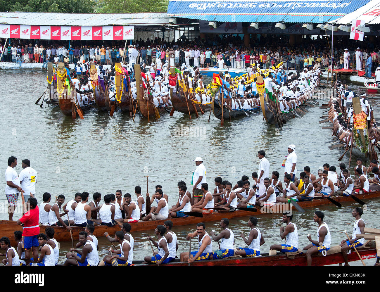 L'image de Snake bateaux dans Nehru boat race day, Allaepy Punnamda, Lac, Kerala Inde Banque D'Images
