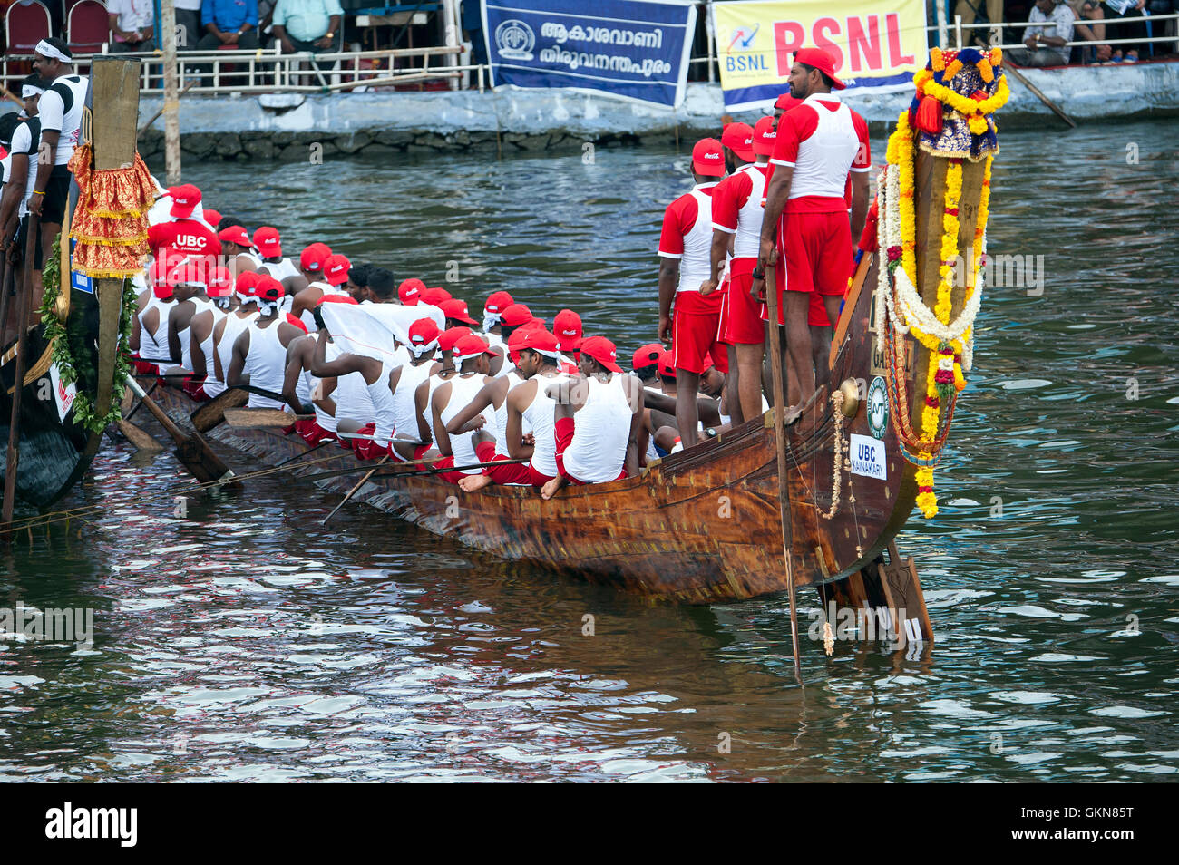 L'image de Snake bateaux dans Nehru boat race day, Allaepy Punnamda, Lac, Kerala Inde Banque D'Images