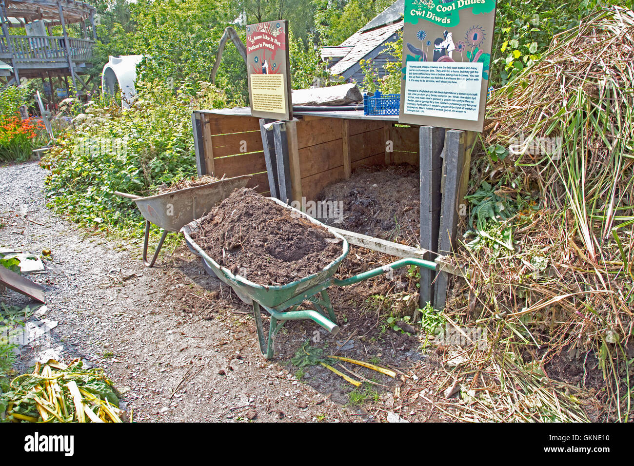 Brouette en compost frais Centre for Alternative Technology Machynlleth au Pays de Galles Banque D'Images