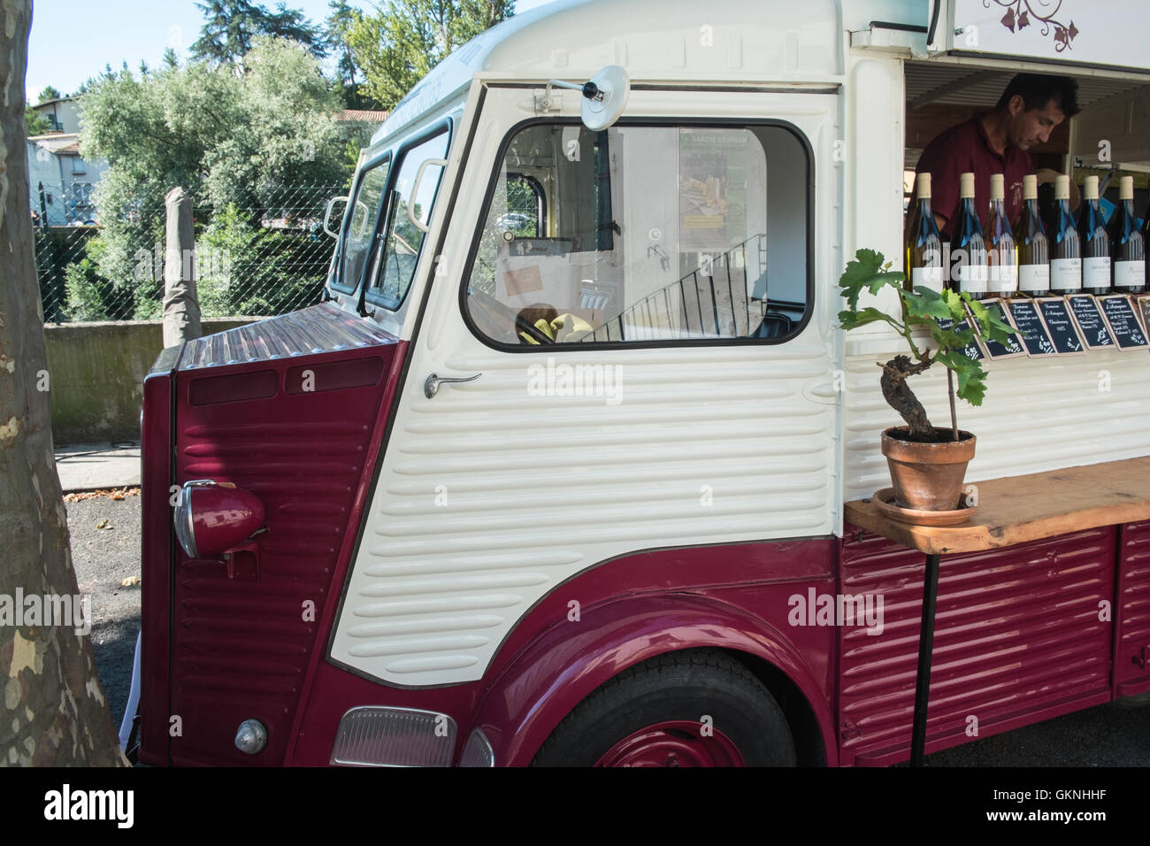 Au marché du dimanche,Esperaza Aude, sud de la France. Une alternative populaire hippie hippie,,collecte de produits frais locaux et des produits ethniques Banque D'Images