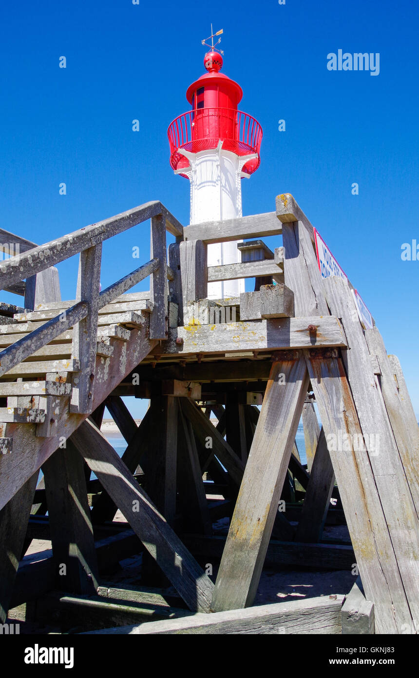 Phare de Trouville-sur-Mer en France Vue d'en bas Banque D'Images