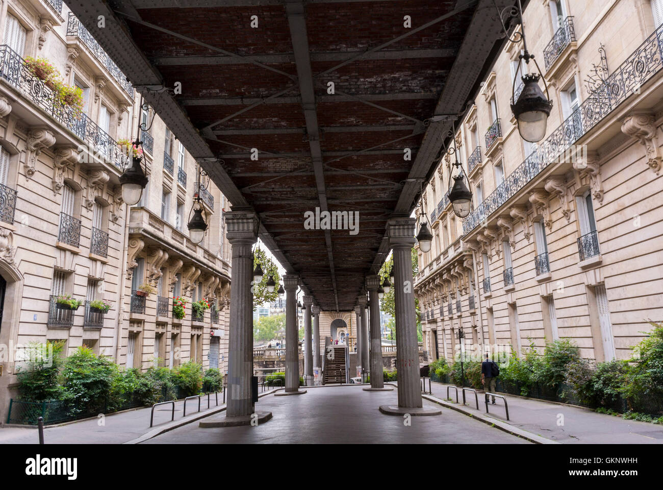 Paris, France, sous le pont, scènes de rue historiques, été,16e District, quartiers locaux Banque D'Images