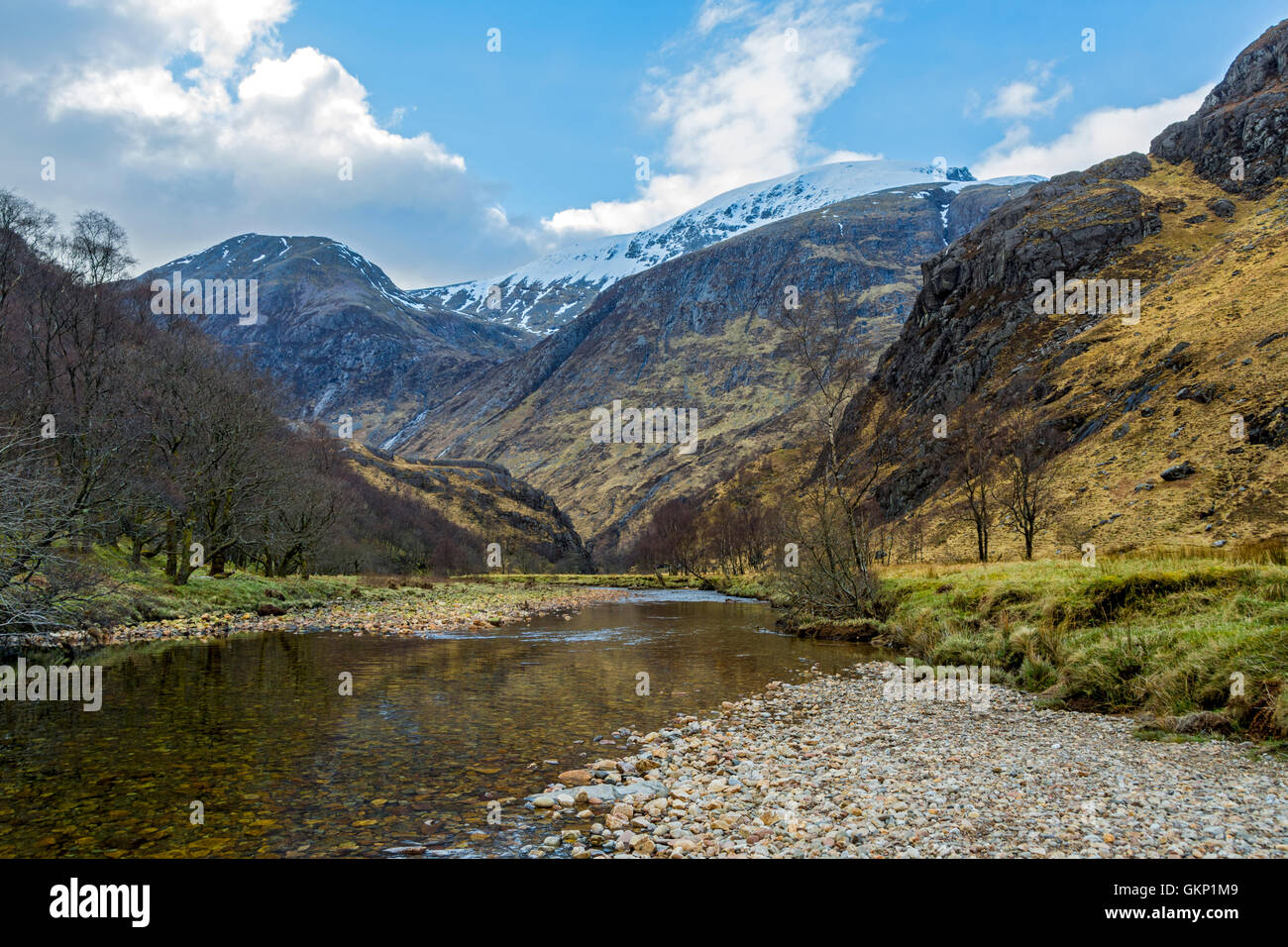 Le Ben Nevis à partir de la région de Glen Nevis (Nevis) au-dessus de la Gorge, près de Fort William, Écosse, Royaume-Uni Banque D'Images