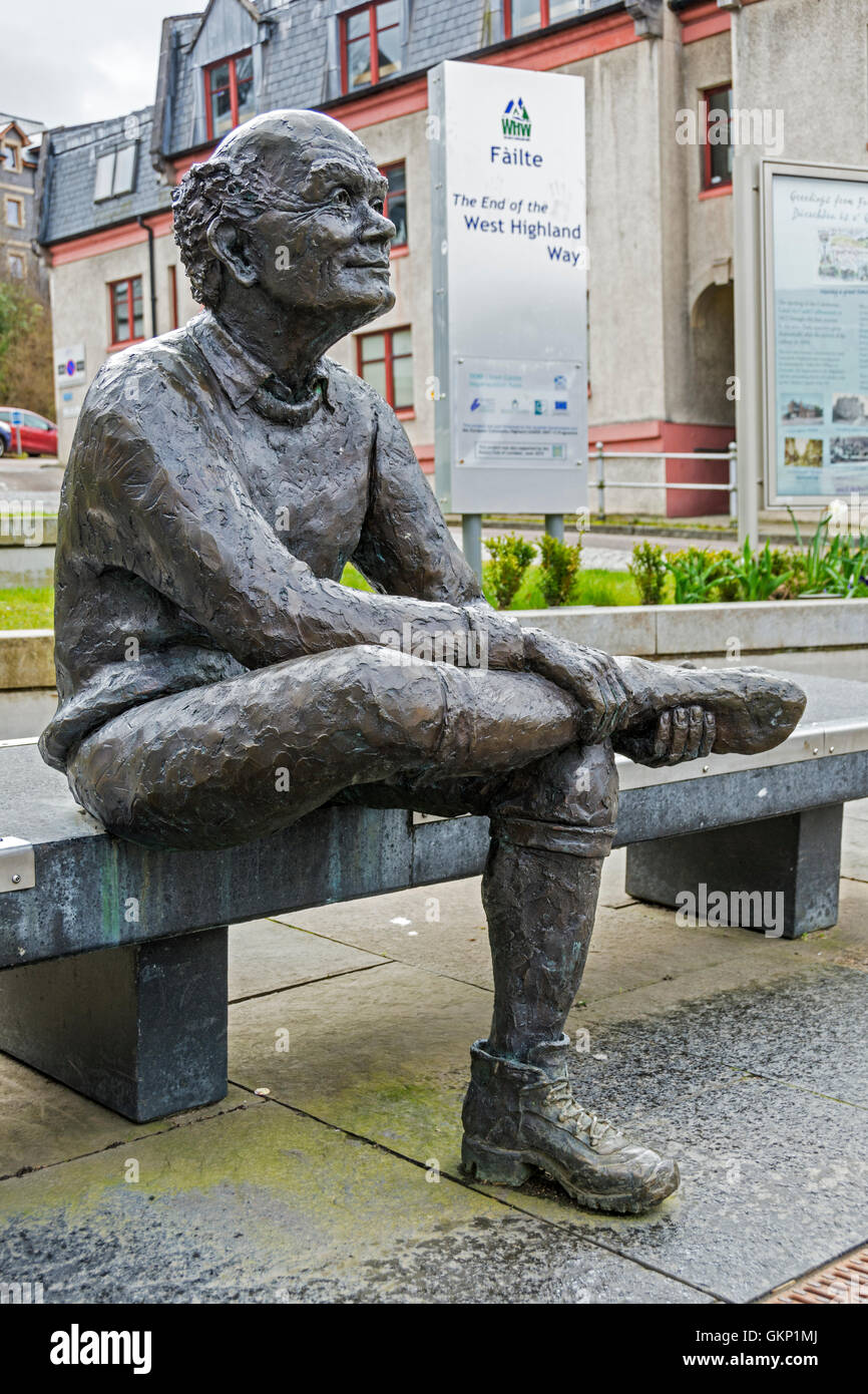 'Sore pieds', une sculpture de David Annand, marquant la fin de la West Highland Way, Gordon Square, Fort William, Scotland, UK. Banque D'Images