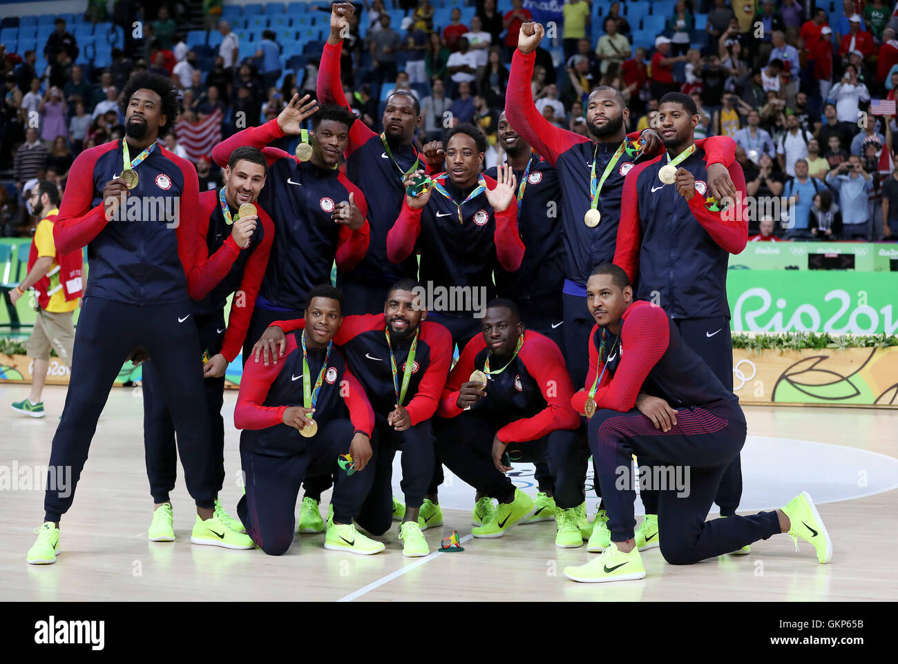 RIO DE JANEIRO, RJ - 21.08.2016 : JEUX OLYMPIQUES DE RIO 2016 - Basket-ball  les joueurs US célébrer la médaille d'après le match entre la France et la  Serbie Basket-ball aux Jeux