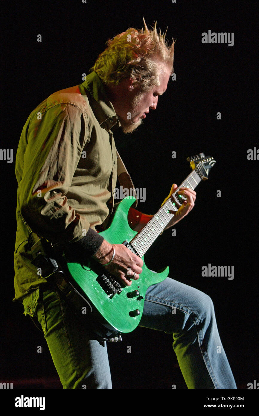 WEST PALM, FL - Décembre 08 : Matt Roberts de 3 Doors Down fonctionne à l'amphithéâtre des conseils judicieux à West Palm Beach, Floride, le 8 décembre 2005. Credit : mpi04/MediaPunch Banque D'Images