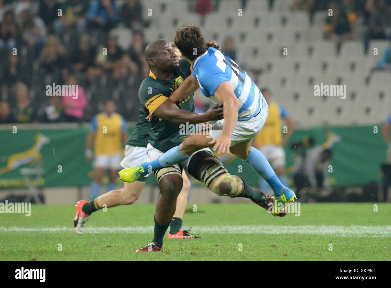 Nelspruit, Afrique du Sud. 20 août 2016. L'équipe nationale de rugby sud-africain en action contre les Pumas à Mbombela Stadium. Mohoje Teboho et Manuel Montero clash Banque D'Images