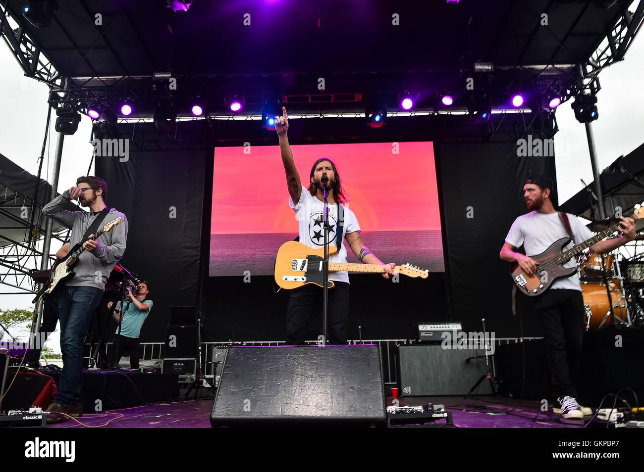 Wantagh, NY, USA. Août 21, 2016. Spencer Thomson, Trevor Teerndrup, Tommy Putnam, Lune Taxi sur scène pour 2016 Billboard Hot 100 - SUN Festival, Nikon at Jones Beach Theater, Wantagh, NY 21 août 2016. Crédit : Steven Ferdman/Everett Collection/Alamy Live News Banque D'Images