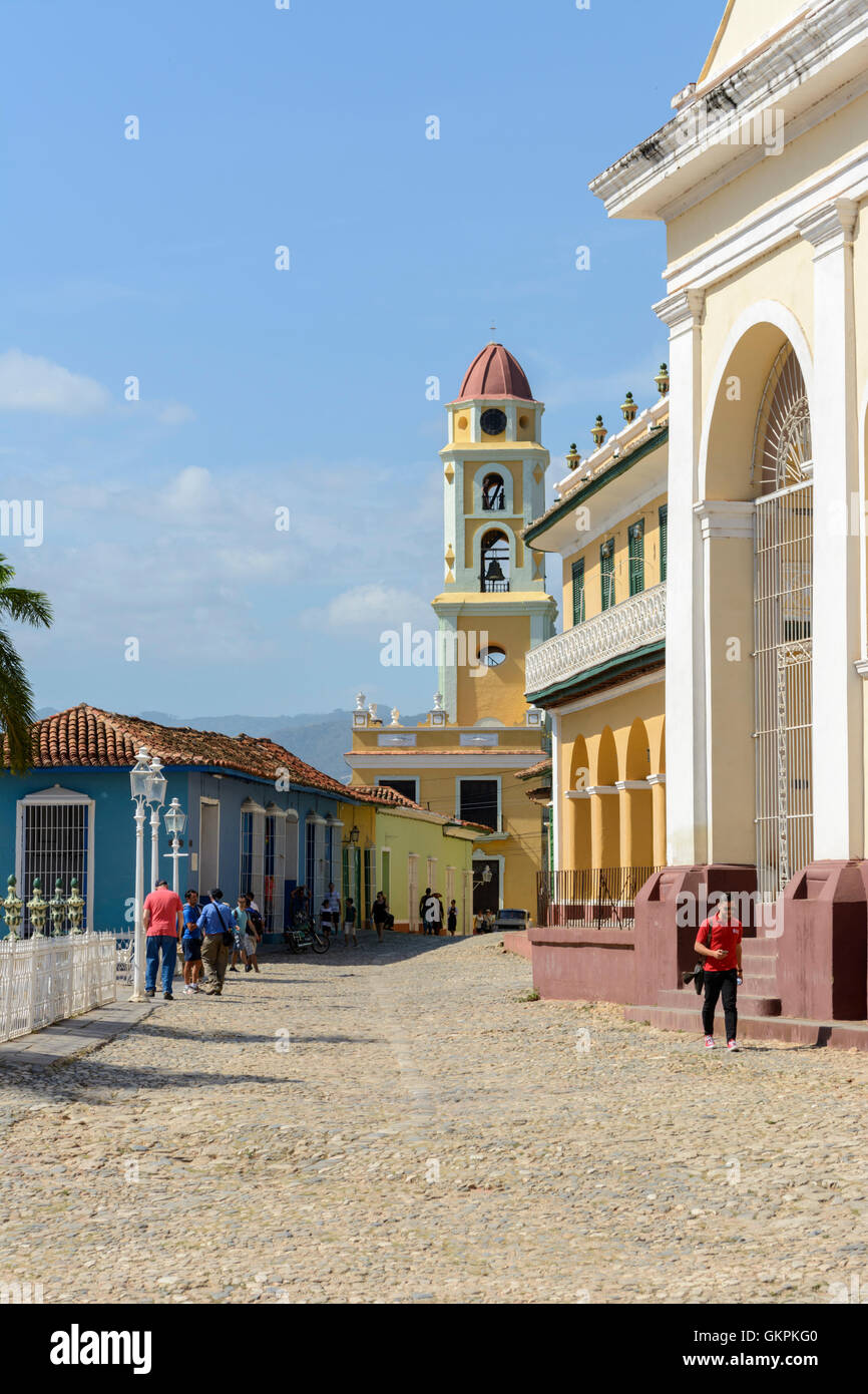 Scène de rue avec des bâtiments traditionnels à Trinité, la province de Sancti Spiritus, Cuba Banque D'Images