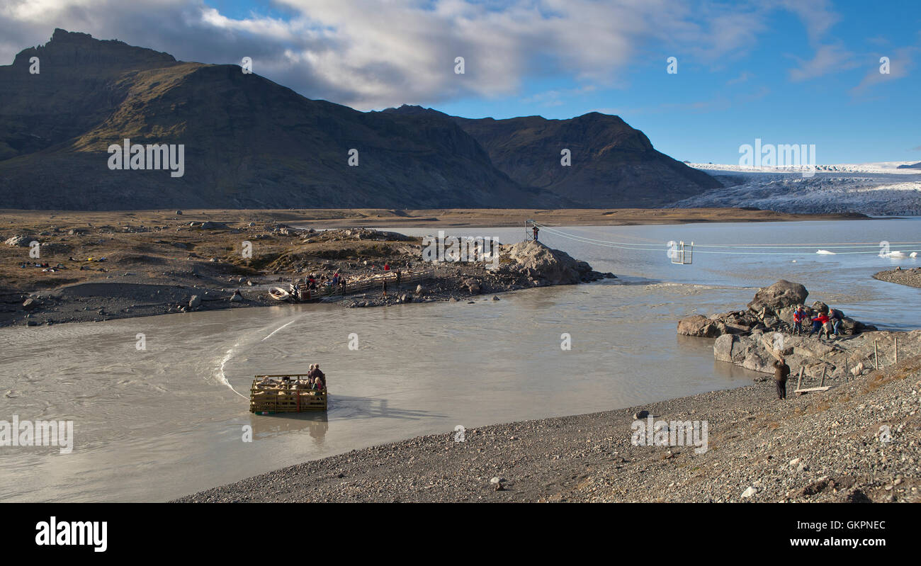 Les moutons round-up, Breidarmerkurjokull glacier dans l'arrière-plan, l'Est de l'Islande Banque D'Images