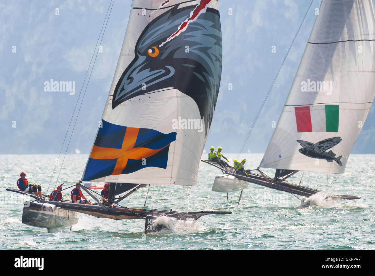 RIVA DEL GARDA, ITALIE - 19 août : première journée de compétition pour M32 series méditerranée, un catamaran rapide à compétition o Banque D'Images