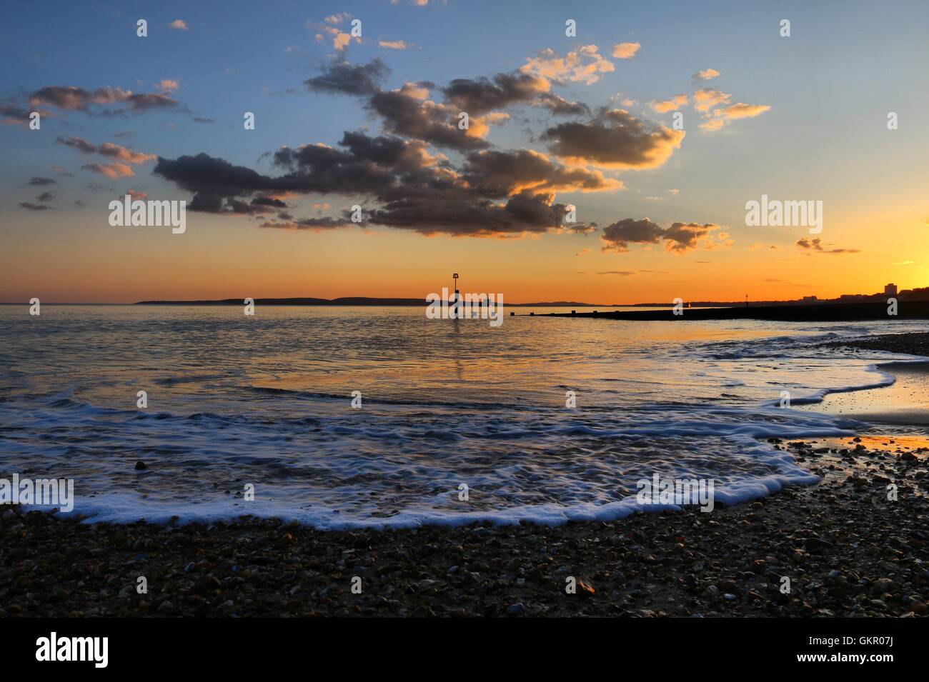 Southbourne Beach & Poole Bay au coucher du soleil Banque D'Images