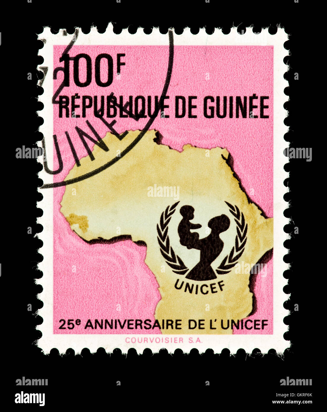 Timbre-poste à partir de la Guinée représentant une carte de l'Afrique a publié pour les 25 ème anniversaire de l'UNICEF,. Banque D'Images