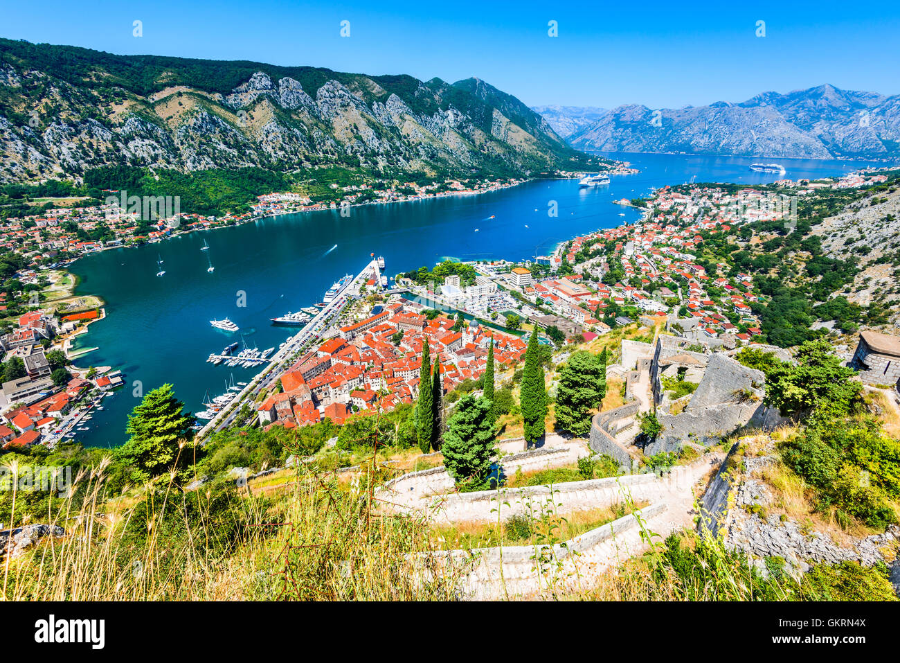 Kotor, Monténégro. Baie de Kotor bay est l'un des plus beaux endroits