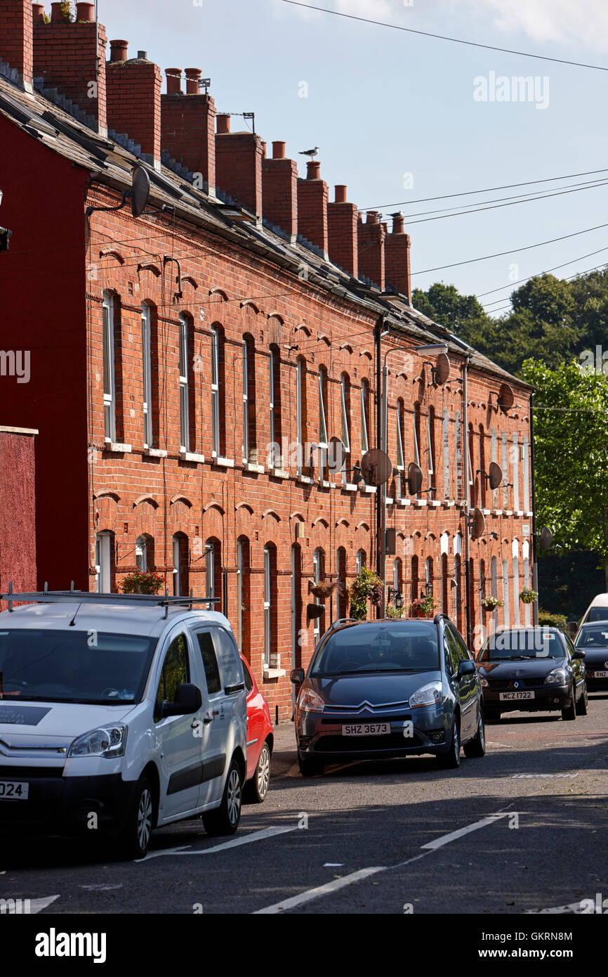 Propriétés de dromara victorienne avec terrasse dans la partie inférieure de la rue ormeau road de Belfast Banque D'Images