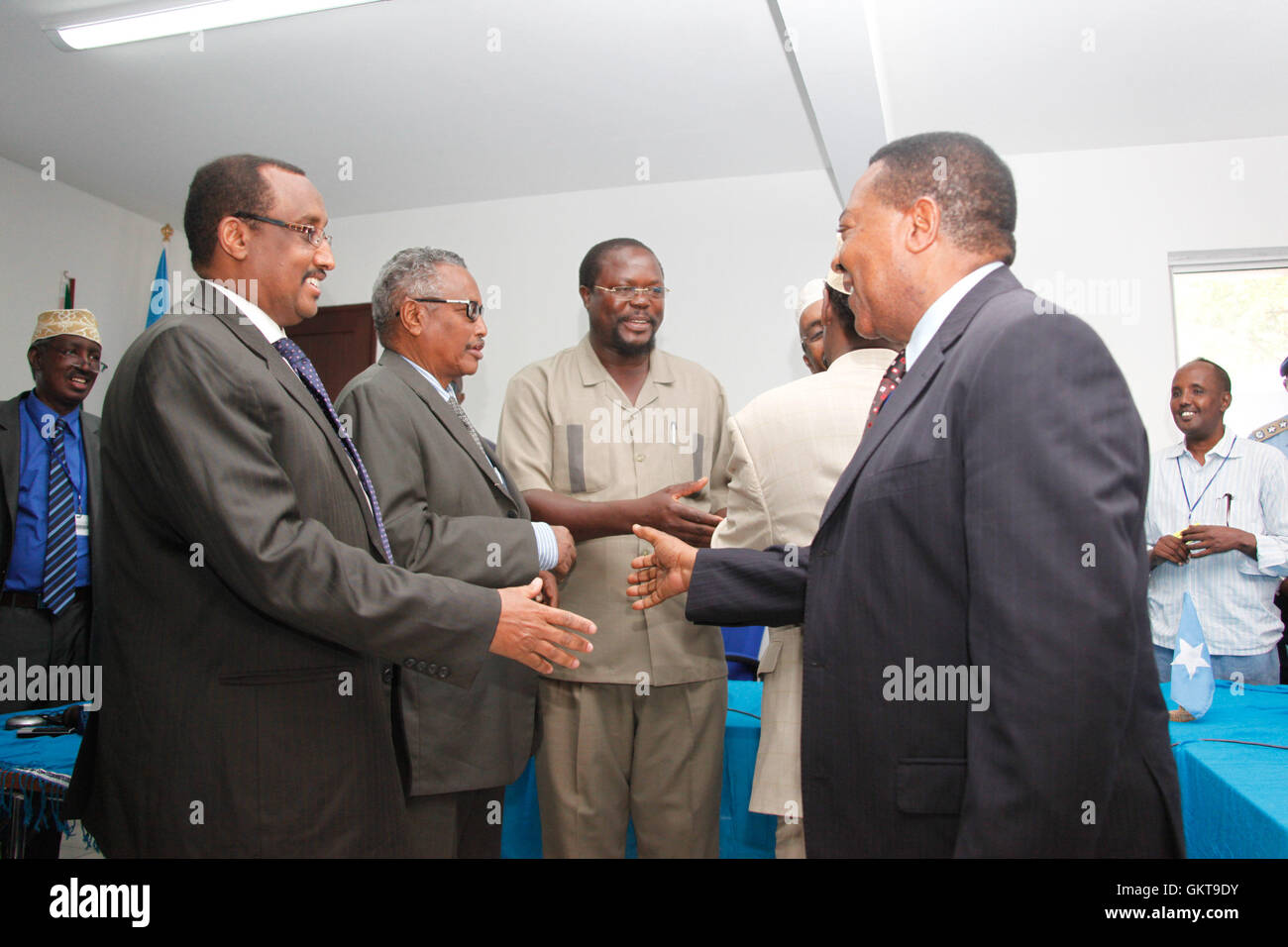 Les dirigeants politiques Abdirahman Mohamed Mohamud, Dr Abdiweli Mohamed Ali et Sharif Hassan Sheikh Aden se sont rencontrés lors de la conférence de l'UNPOS à Mogadiscio pour signer un accord définissant la feuille de route pour l'avenir de la Somalie. Banque D'Images