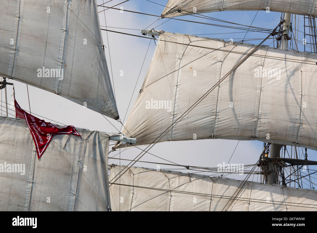 Voiles et gréement ; grand voilier Falmouth, Royaume-Uni Banque D'Images