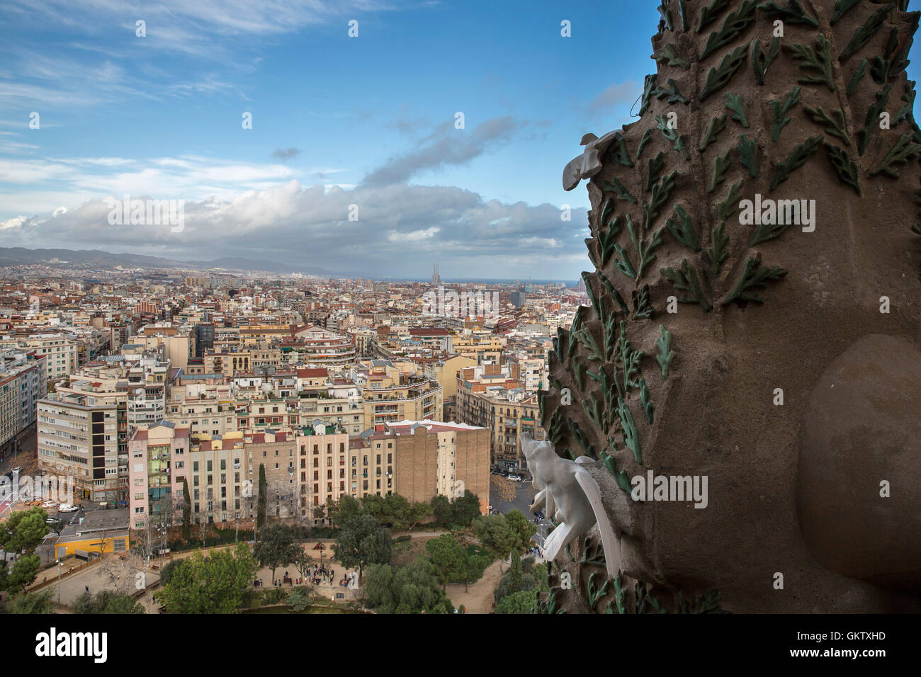 La ville de Barcelone, le point de vue de la Sagrada Familia en plein cœur de la ville. Banque D'Images