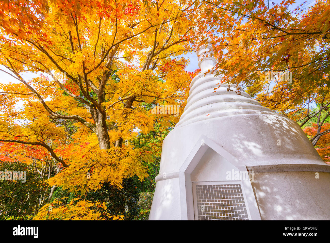 Au cours de l'automne la Pagode Memorial à Kyoto, au Japon. Banque D'Images