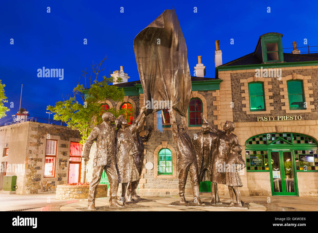 Royaume-uni, Iles Anglo-Normandes, Jersey, St Helier, Place de la libération, la libération Statue par Phillip Jackson Banque D'Images