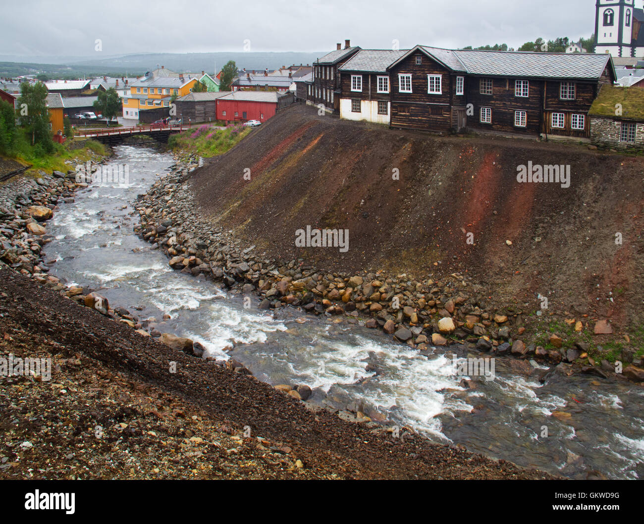 Voir l'historique de la ville minière de Røros norvégien, maisons en bois et des restes de terrils, l'industrie du cuivre Banque D'Images