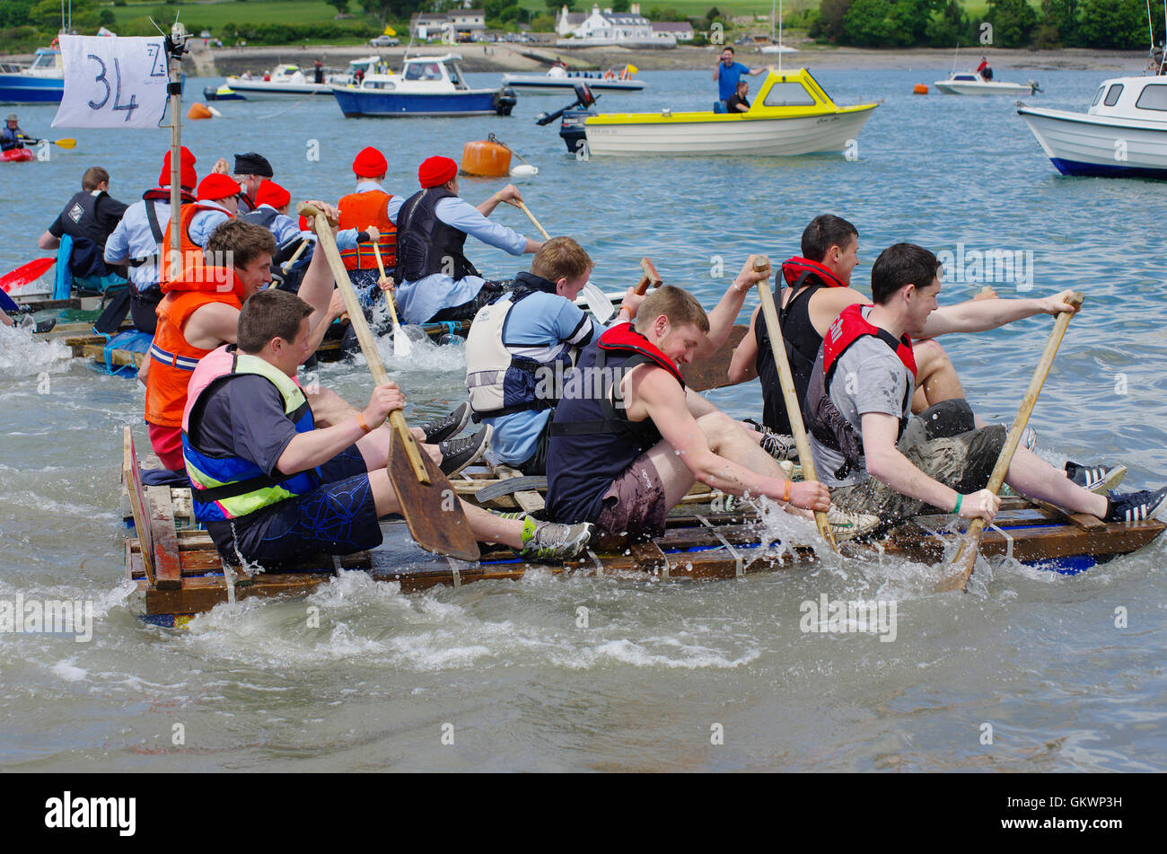 Détroit de Menai Raft Race annuel Banque D'Images
