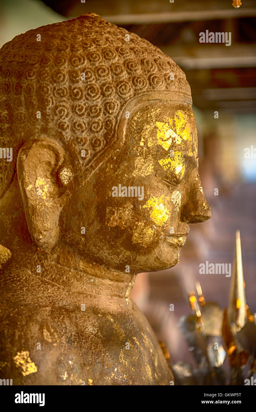 L'image de Bouddha situé au That Luang Stupa, Vientiane, Laos Banque D'Images