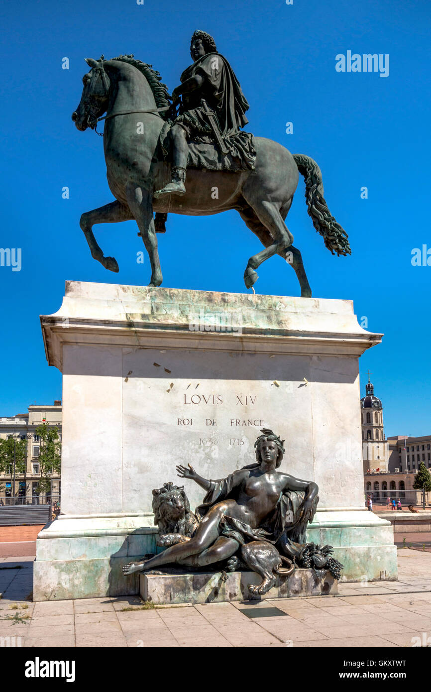 Statue du Roi Louis XIV à cheval. Place Bellecour à Lyon. Rhone-Alpes. La France. L'Europe Banque D'Images